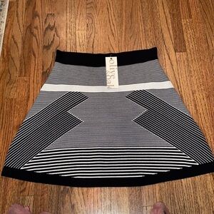 Olive & Oak Skirt Size Small Nwt